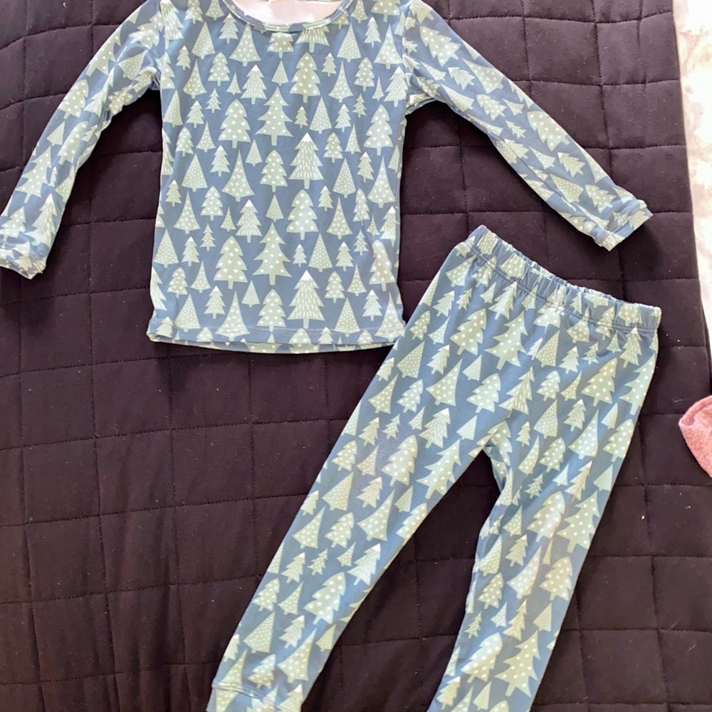 💜 3/$20 DEAL     
KIDS UNISEX CHRISTMAS LOUNGE/PJS - 2T